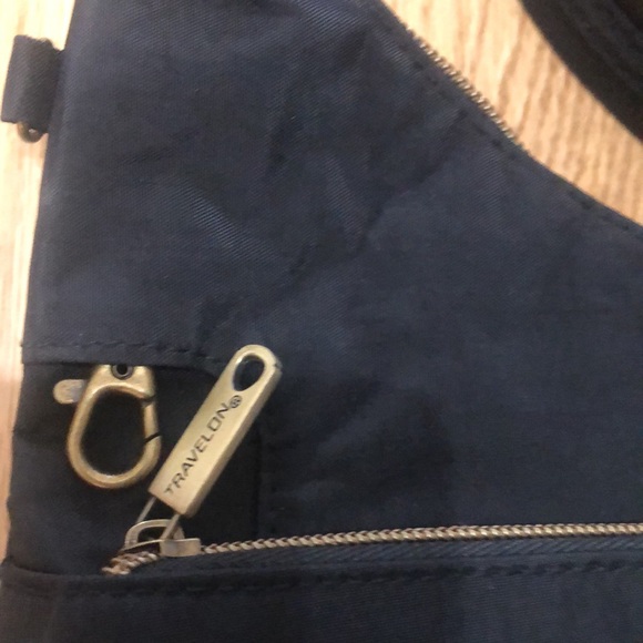 Travelon brand crossbody bag, great for travel and every day use! - Picture 11 of 16